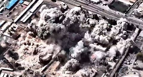 <div class="paragraphs"><p>ಅಯಾತೊಲ್ಲಾ ಖಮೇನಿ ಇದ್ದ ಜಾಗದ ಮೇಲೆ ಇಸ್ರೇಲ್ ನಡೆಸಿದ ಭೀಕರ ದಾಳಿ ವಿಡಿಯೊ ಬಹಿರಂಗ!</p></div>