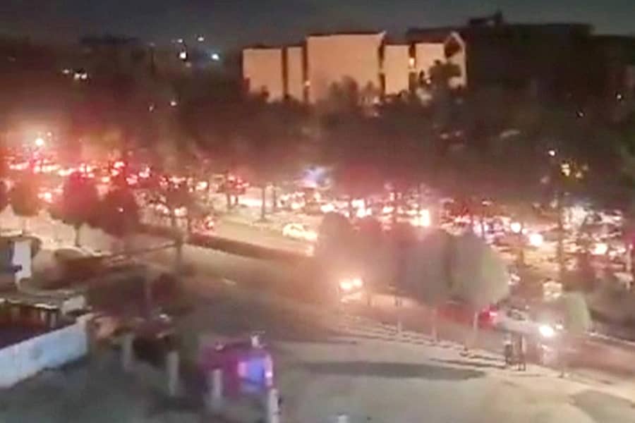 ಖಮೇನಿ ಹತ್ಯೆ ನಂತರ ಇರಾನ್‌ನ ಕರಾಜ್‌ನಲ್ಲಿ ಅನೇಕರು ಸಂಭ್ರಮಾಚರಣೆ ಮಾಡಿದ್ದಾರೆ –ಎಎಫ್‌ಪಿ ಚಿತ್ರ