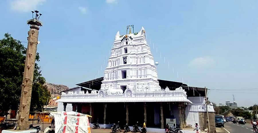 ಇತಿಹಾಸ ಪ್ರಸಿದ್ಧ ಕುರುಗೋಡು ದೊಡ್ಡಬಸವೇಶ್ವರ ದೇವಸ್ಥಾನದ ವಿಹಂಗಮ ನೋಟ