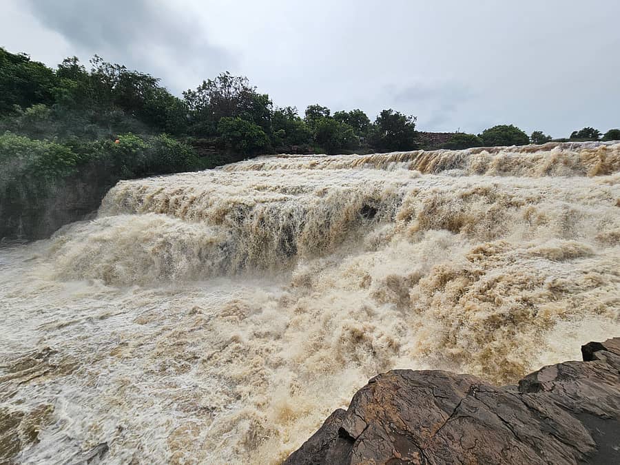 <div class="paragraphs"><p>ಗೋಕಾಕ ಸಮೀಪದ ಗೊಡಚಿನಮಲ್ಕಿ ಜಲಪಾತ&nbsp;&nbsp;</p></div>