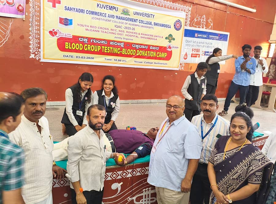 ಶಿವಮೊಗ್ಗದ ಸಹ್ಯಾದ್ರಿ ವಾಣಿಜ್ಯ ಮತ್ತು ನಿರ್ವಹಣಾ ಕಾಲೇಜಿನಲ್ಲಿ ನಡೆದ ರಕ್ತದಾನ ಶಿಬಿರದ ನೋಟ