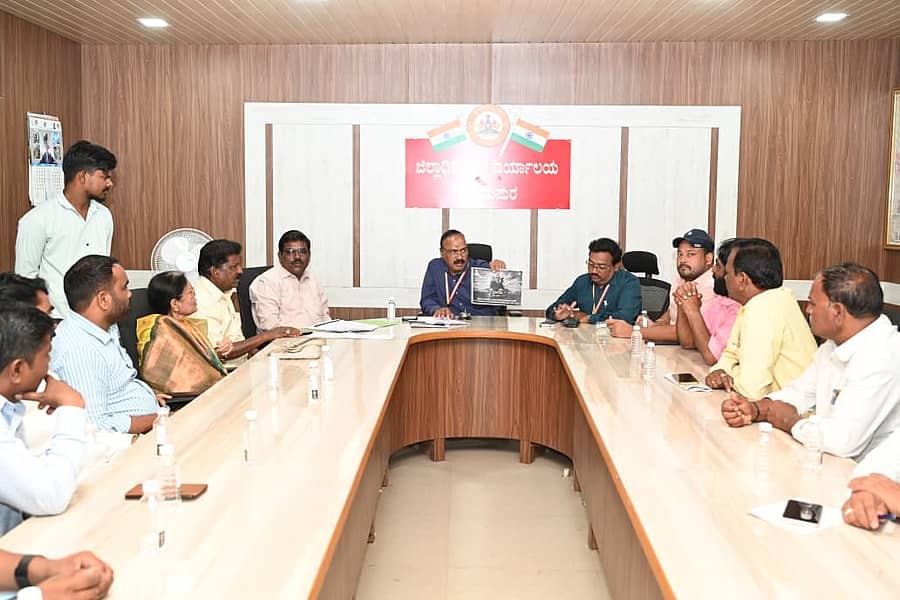 ವಿಜಯಪುರ ಜಿಲ್ಲಾಧಿಕಾರಿ ಕಚೇರಿ ಸಭಾಂಗಣದಲ್ಲಿ ಭೀಮ ಗಾಯನ ಕಾರ್ಯಕ್ರಮದ ಪೂರ್ವಭಾವಿ ಸಿದ್ಧತಾ ಸಭೆ ಜರುಗಿತು