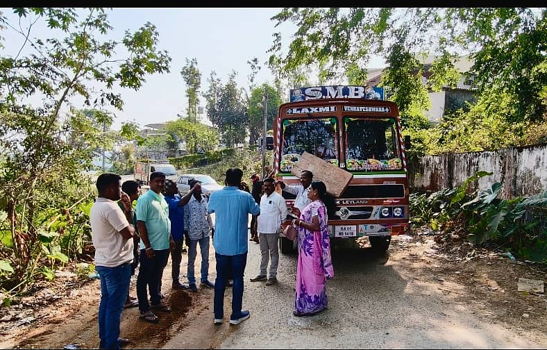 ಸಂತೆ ಮೈದಾನ ವಾರ್ಡಿನಲ್ಲಿ ಬಿಎಚ್ ರಸ್ತೆ ವಾರ್ಡಿನ ಜೆಜೆಎಂ ಬೋರ್‌ವೆಲ್ ಕಾಮಗಾರಿ ಆರಂಭಿಸಿರುವುದಕ್ಕೆ ಸಂತೆ ಮೈದಾನ ಗ್ರಾಮಸ್ಥರು ಆಕ್ಷೇಪ ವ್ಯಕ್ತಪಡಿಸಿದರು