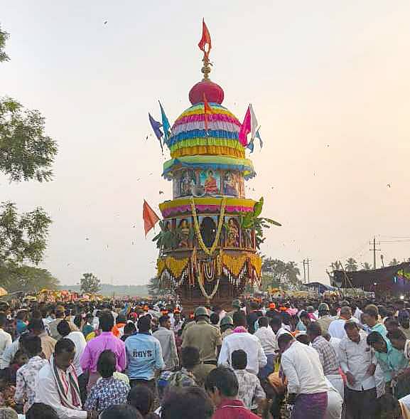 ಹಗರಿಬೊಮ್ಮನಹಳ್ಳಿ ತಾಲ್ಲೂಕಿನ ತಂಬ್ರಹಳ್ಳಿಯ ಬಂಡೆರಂಗನಾಥೇಶ್ವರ ರಥೋತ್ಸವ ಮಂಗಳವಾರ ವಿಜೃಂಭಣೆಯಿಂದ ಜರುಗಿತು