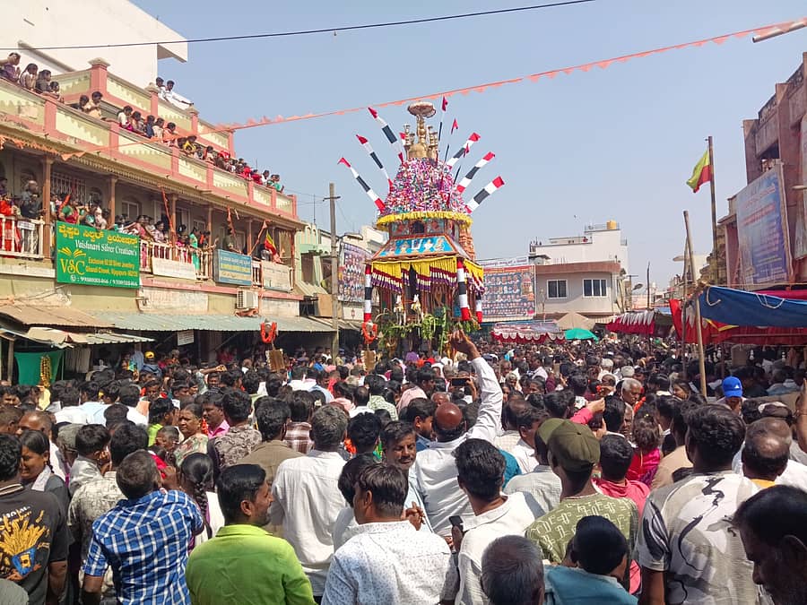 ವಿಜಯಪುರದಲ್ಲಿ ಚನ್ನಕೇಶವ ರಥೋತ್ಸವ ಮಂಗಳವಾರ ವಿಜೃಂಭಣೆಯಿಂದ ನೆರವೇರಿತು