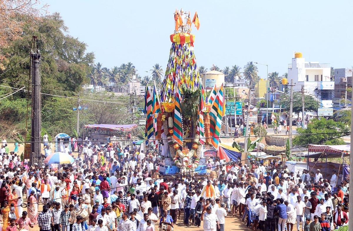 Grand Brahma Rathotsava of Divya Lingeshwara with Kamakshamba Held in ...
