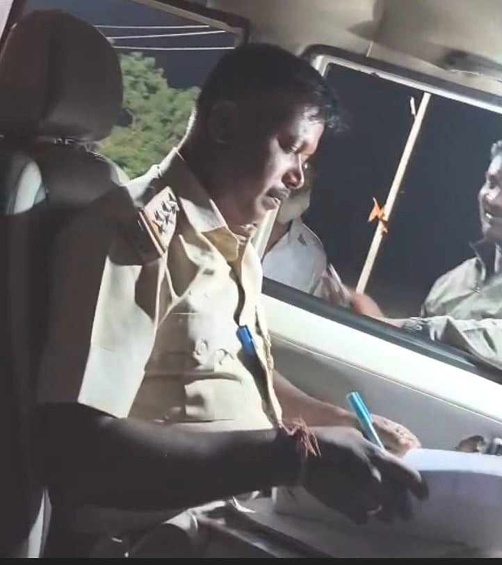 Bidar RTO Corruption: ವಾಹನ ಚಾಲಕರಿಂದ ಹಣ ವಸೂಲಿ: ಆರ್‌ಟಿಒ ಇನ್‌ಸ್ಪೆಕ್ಟರ್‌ಗೆ ...