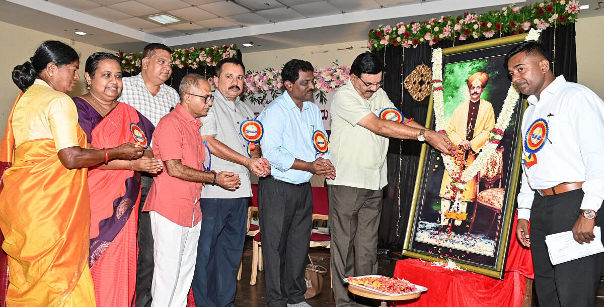 ಉದ್ಯೋಗದ ಅವಕಾಶಕ್ಕೆ ತಕ್ಕಂತೆ ಸಜ್ಜಾಗಿ: ಪ್ರೊ.ಎಂ.ಕೃಷ್ಣೇಗೌಡ