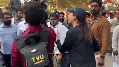 ‘ನಿನ್ನಿಂದ ಟ್ರಾಫಿಕ್ ಜ್ಯಾಮ್, ಗೆಟ್ ಔಟ್’: ಸಚಿವರ ವಿರುದ್ಧ ಕಿಡಿಕಾರಿದ ಮಹಿಳೆ
