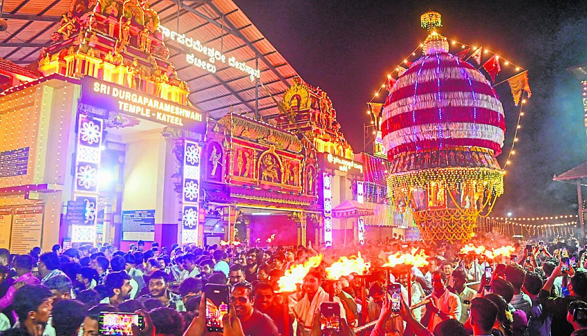 ಶೋಭಾಯಾತ್ರೆ, ದೈವ–ದೇವರ ಭೇಟಿಯ ಸೊಬಗು: ತೂಟೆದಾರದೊಂದಿಗೆ ಕಟೀಲು ಜಾತ್ರೆ ಸಂಪನ್ನ