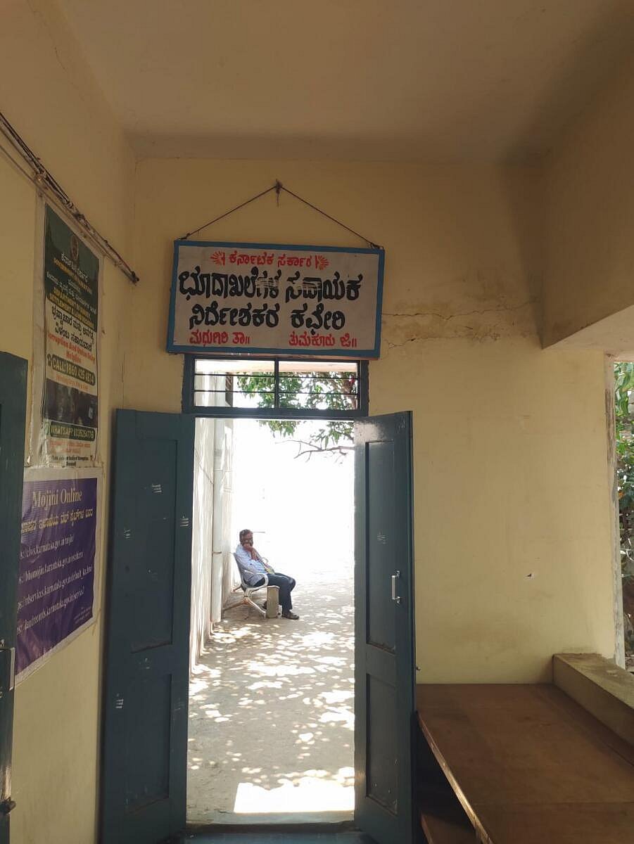 ಮಧುಗಿರಿ | ಭೂಮಾಪನಕ್ಕೆ ಗ್ರಹಣ: ಅರ್ಜಿದಾರರು ಹೈರಾಣ