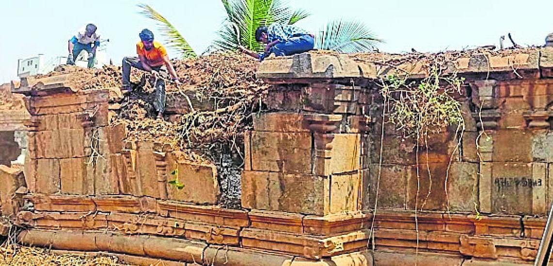 Temple Cleaning Drive: ಪುನರಪಿ ಪ್ರತಿಷ್ಠಾನದಿಂದ ದೊಡ್ಡರಸಿನಕೆರೆ ...