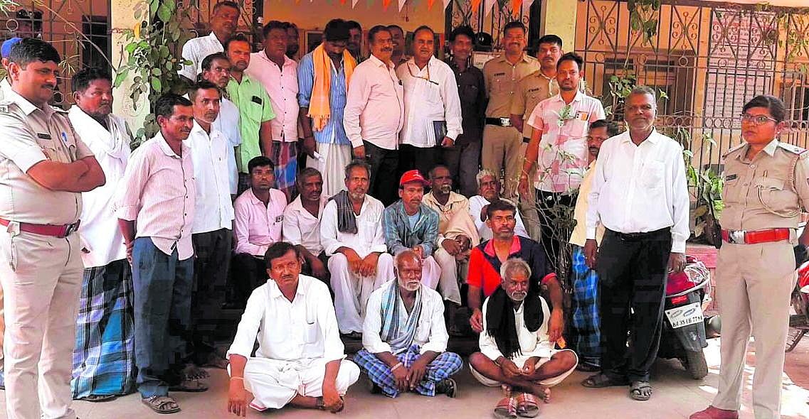 ಮುಂಡವಾಡ ರೈತರ ಪ್ರತಿಭಟನೆ