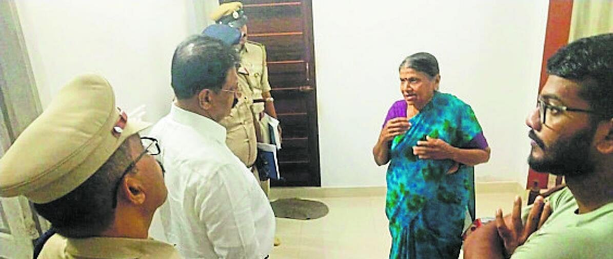 ಲಕ್ಕುಂದ: ವೃದ್ಧೆಯ ಕೈಕಾಲು ಕಟ್ಟಿ ದರೋಡೆ