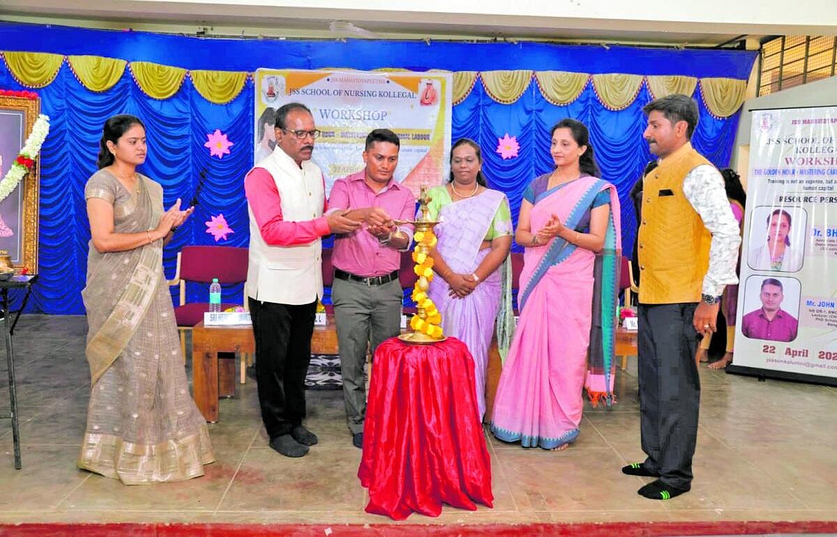 ‘ನರ್ಸಿಂಗ್ ವಿದ್ಯಾರ್ಥಿಗಳು ಅರಿವು ಪಡೆಯಿರಿ’