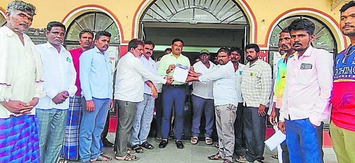 ಪ್ರತ್ಯೇಕ ಪಡಿತರ ವಿತರಣೆಗೆ ಆಗ್ರಹ