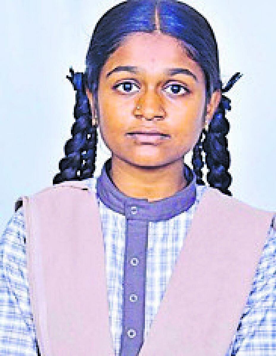 ಬಡತನ ಮೆಟ್ಟಿ ನಿಂತ ವಿದ್ಯಾರ್ಥಿನಿ