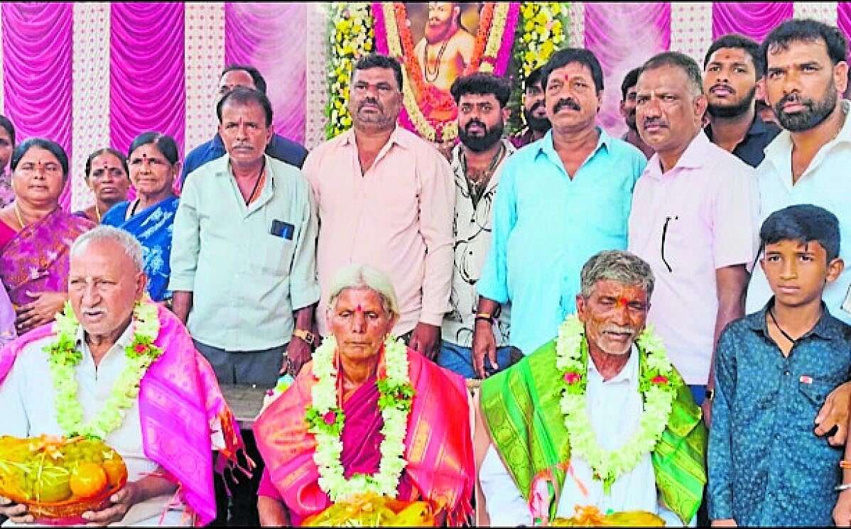 ಭಗೀರಥ ಜಯಂತಿ ಆಚರಣೆ ಜನಾಂಗದ ಗಣ್ಯರಿಗೆ ಸನ್ಮಾನ