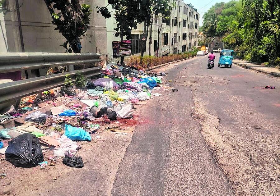 ನೋಡಿ, ಇಲ್ಲಿದೆ ಕಸ!