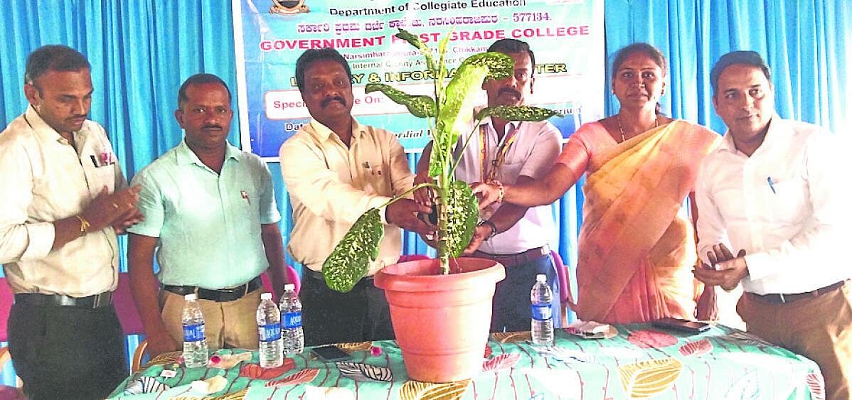 ‘ಓದಿನಿಂದ ಮಾತ್ರ ಬೌದ್ಧಿಕ ವಿಕಸನ’