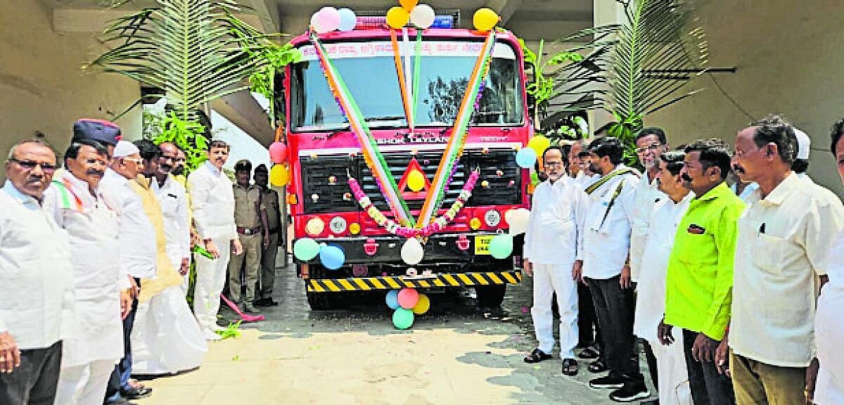 ನೂತನ ಅಗ್ನಿಶಾಮಕ ವಾಹನಕ್ಕೆ ಚಾಲನೆ
