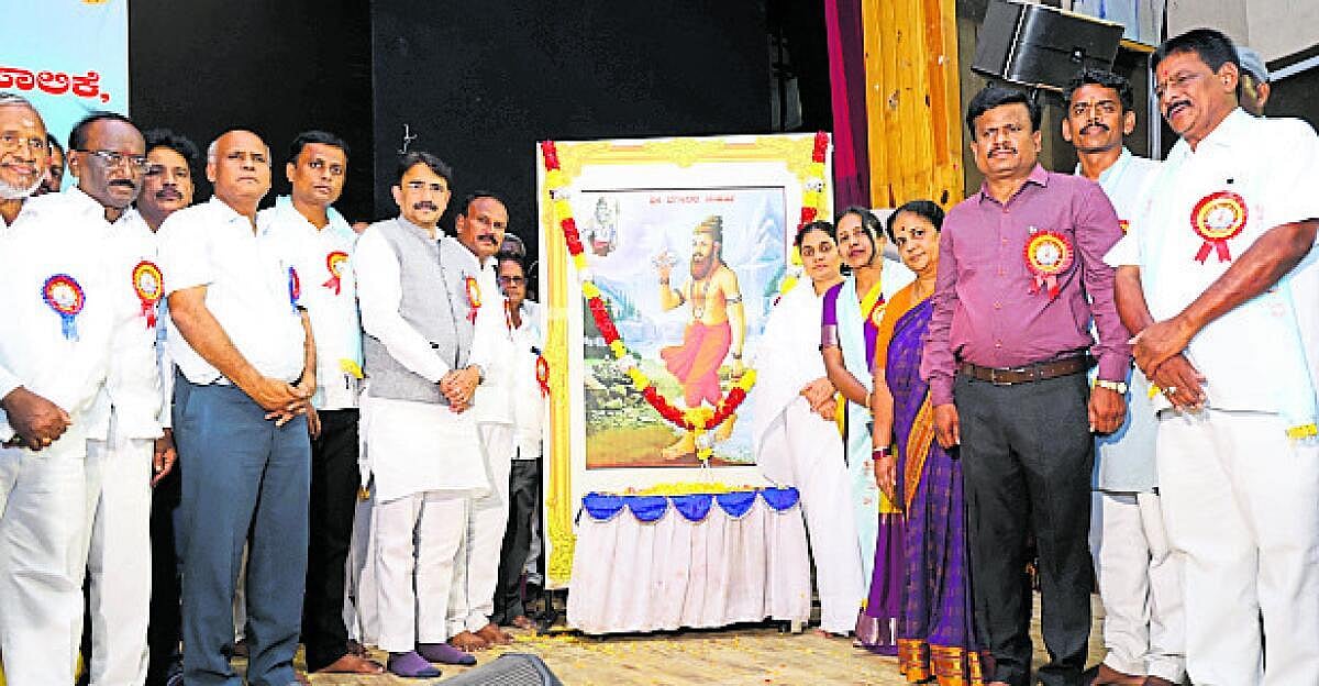 ‘ಭಗೀರಥರ ಆದರ್ಶ ಮೈಗೂಡಿಸಿಕೊಳ್ಳಿ’