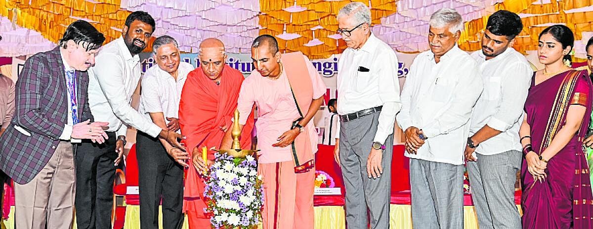 ‘ಶಿಕ್ಷಣದಿಂದ ಉತ್ತಮ ಬದುಕು ನಿರ್ಮಾಣ’