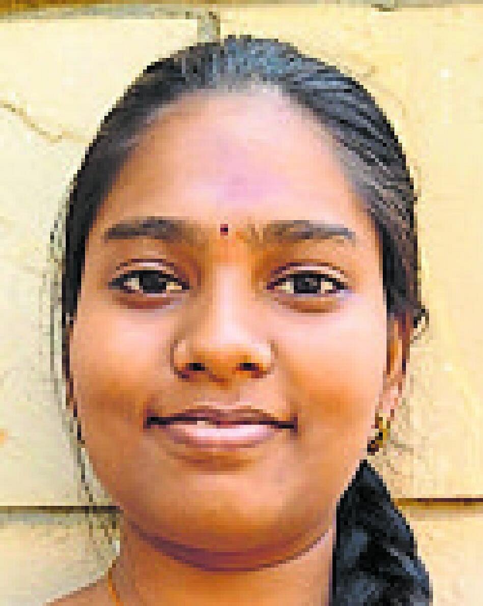 ಜಿಲ್ಲೆಗೆ ಪ್ರೇರಣಾ ಟಾಪರ್; ಐಎಎಸ್ ಕನಸು