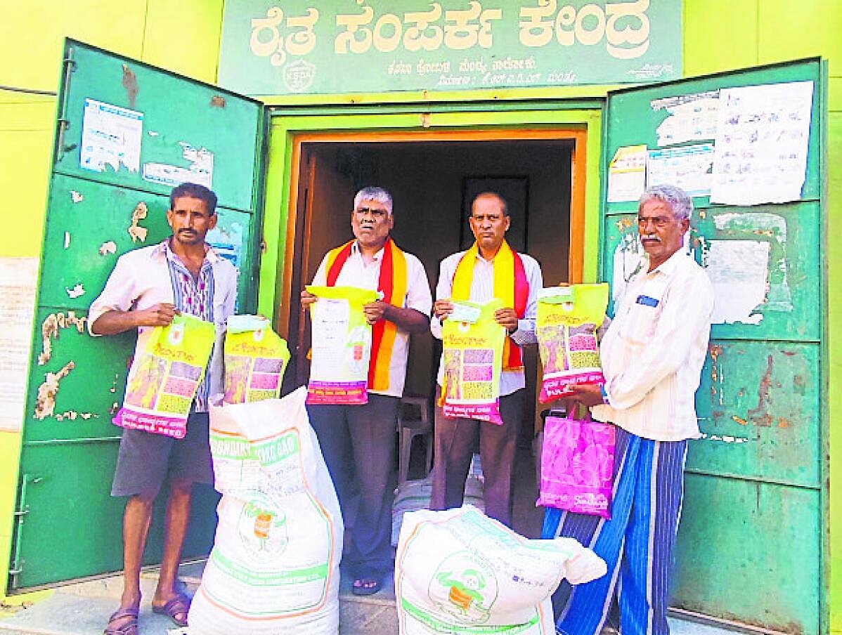 ಅವಧಿ ಮೀರಿದ ಬೀಜ ವಿತರಣೆ; ಆರೋಪ