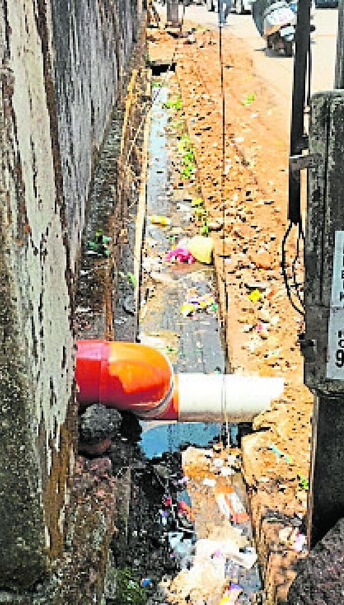 ಕೊಳಚೆ ನೀರಿನ ಪೈಪ್ ದುರಸ್ತಿ