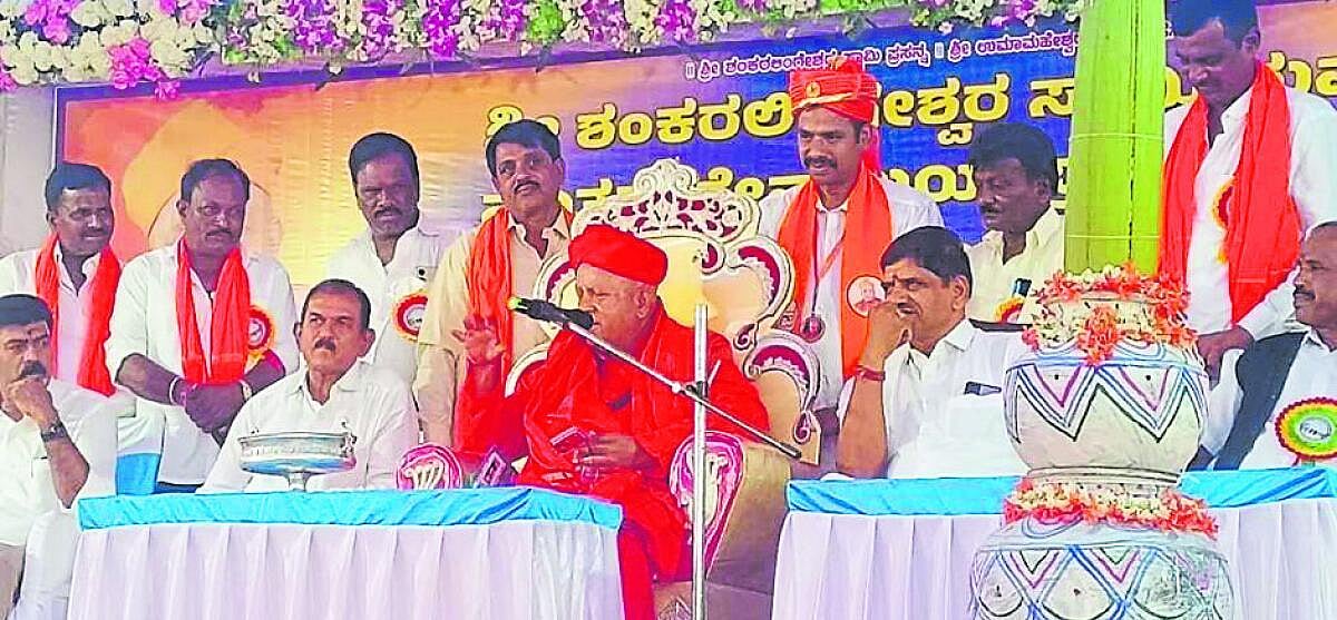ಸ್ವಯಂ ಸ್ಫೂರ್ತಿಯಿಂದ ಗ್ಯಾರಂಟಿ ಯೋಜನೆ ತ್ಯಜಿಸಿ