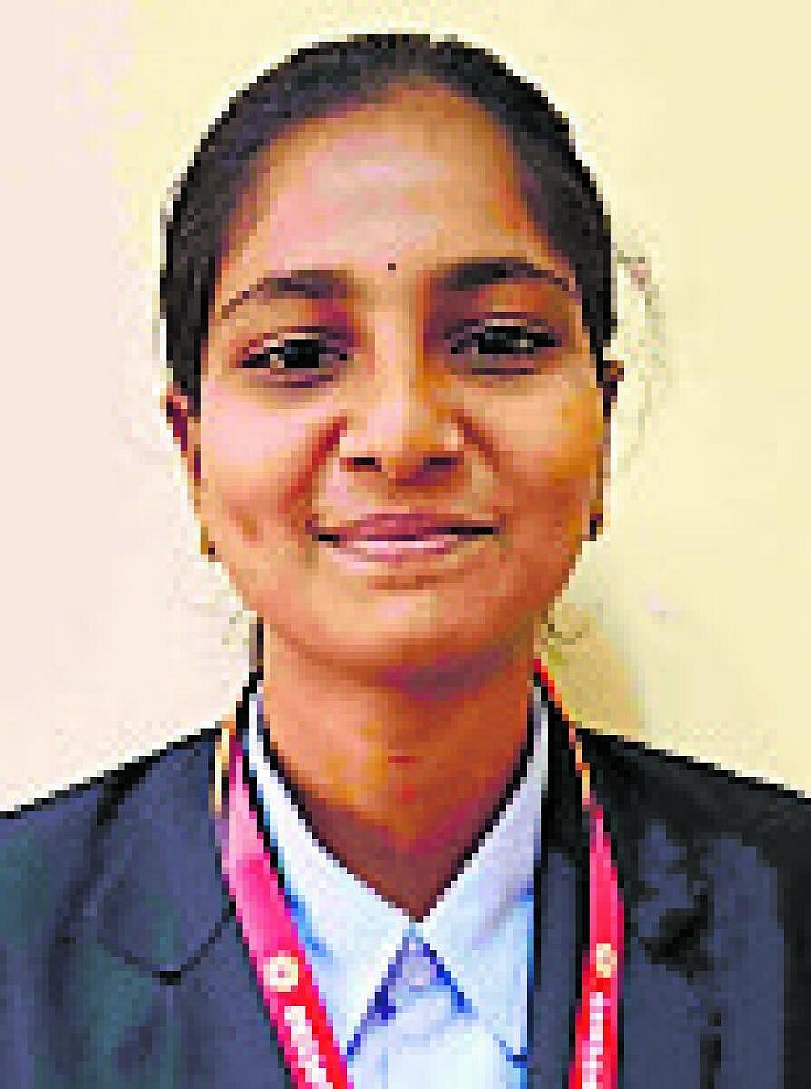 ಆದರ್ಶ ಶಾಲೆ: ಶ್ರದ್ಧಾ ಪ್ರಥಮ