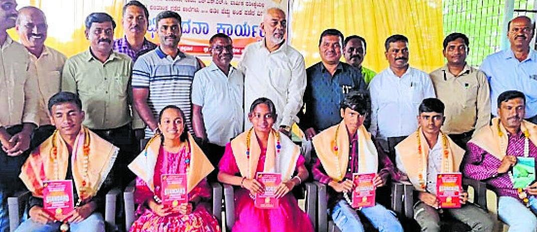 ಶೇ 100 ಫಲಿತಾಂಶ: ಅಭಿನಂದನೆ