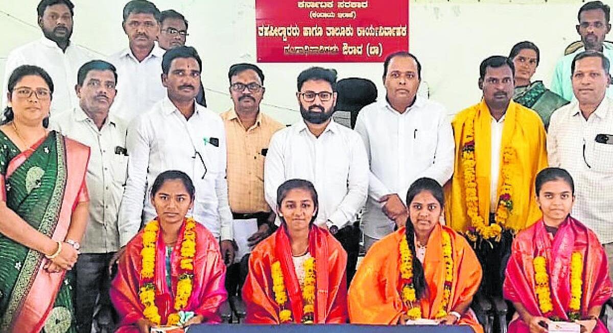 ಔರಾದ್: ಸಾಧಕ ವಿದ್ಯಾರ್ಥಿಗಳಿಗೆ ಸನ್ಮಾನ