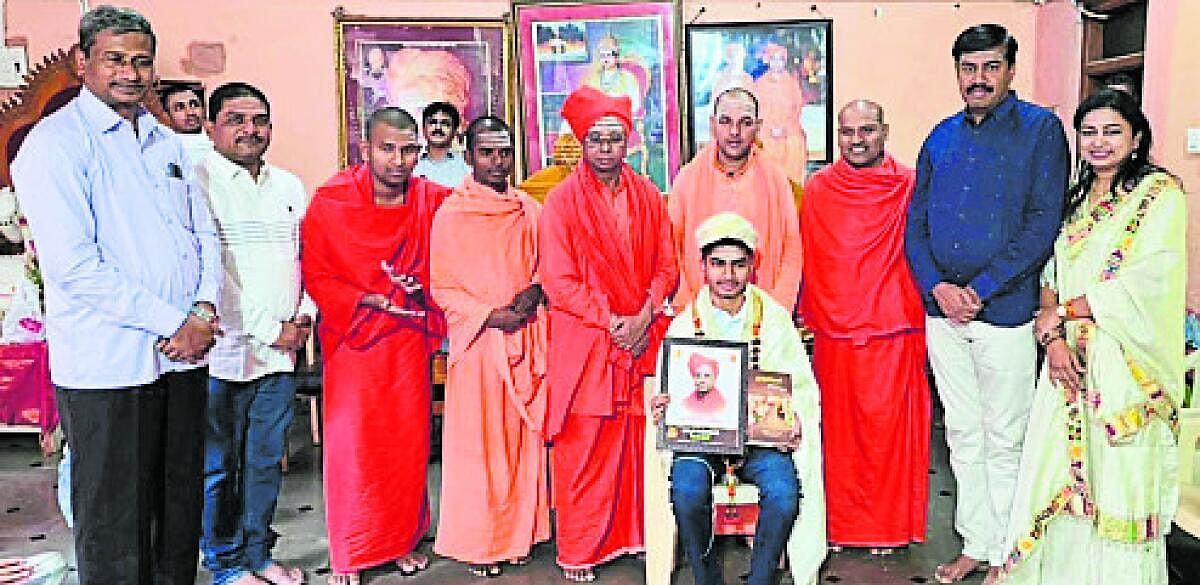 ಬಸವವೈಭವ ಬಳತೆಗೆ ಸನ್ಮಾನ