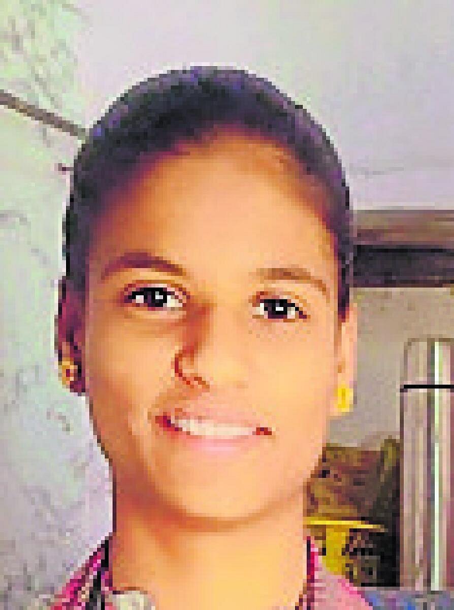 ಗಾರೆ ಕೆಲಸ ಮಾಡುವವರ ಮಗಳು ಶಾಲೆಗೆ ಪ್ರಥಮ