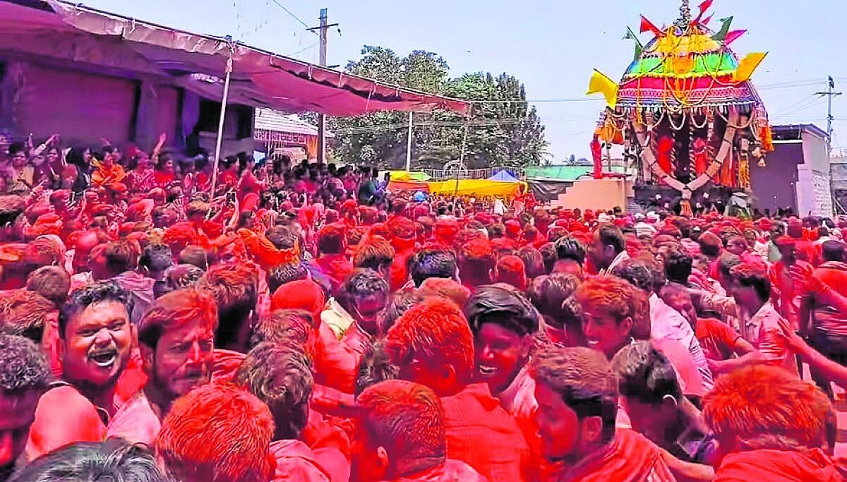 ಕಡೂರು: ಸ್ವರ್ಣಾಂಬ ದೇವಿ ರಥೋತ್ಸವ