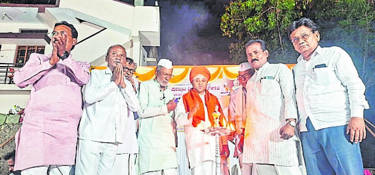 ‘ವಚನ ಸಾಹಿತ್ಯಕ್ಕೆ ಷಣ್ಮುಖ ಶ್ರೀ ಕೊಡುಗೆ ಅಪಾರ’