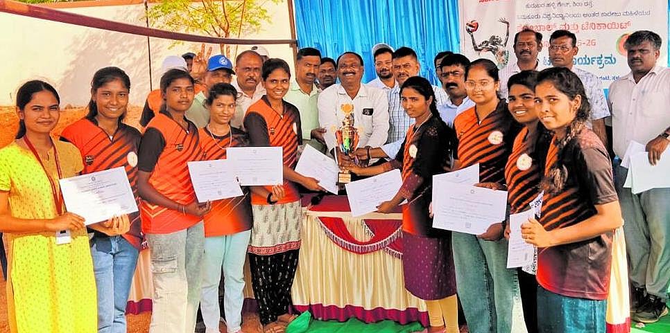 ಥ್ರೋ ಬಾಲ್: ಸಿದ್ಧಗಂಗಾ ಮಹಿಳಾ ಕಾಲೇಜು ಪ್ರಥಮ