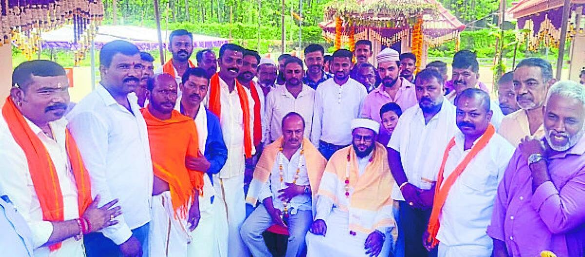 ತಣ್ಣೀರುಹಳ್ಳ ವೀರಭದ್ರ ಸ್ವಾಮಿ ವಿಗ್ರಹ ಪ್ರತಿಷ್ಠಾಪನೆ