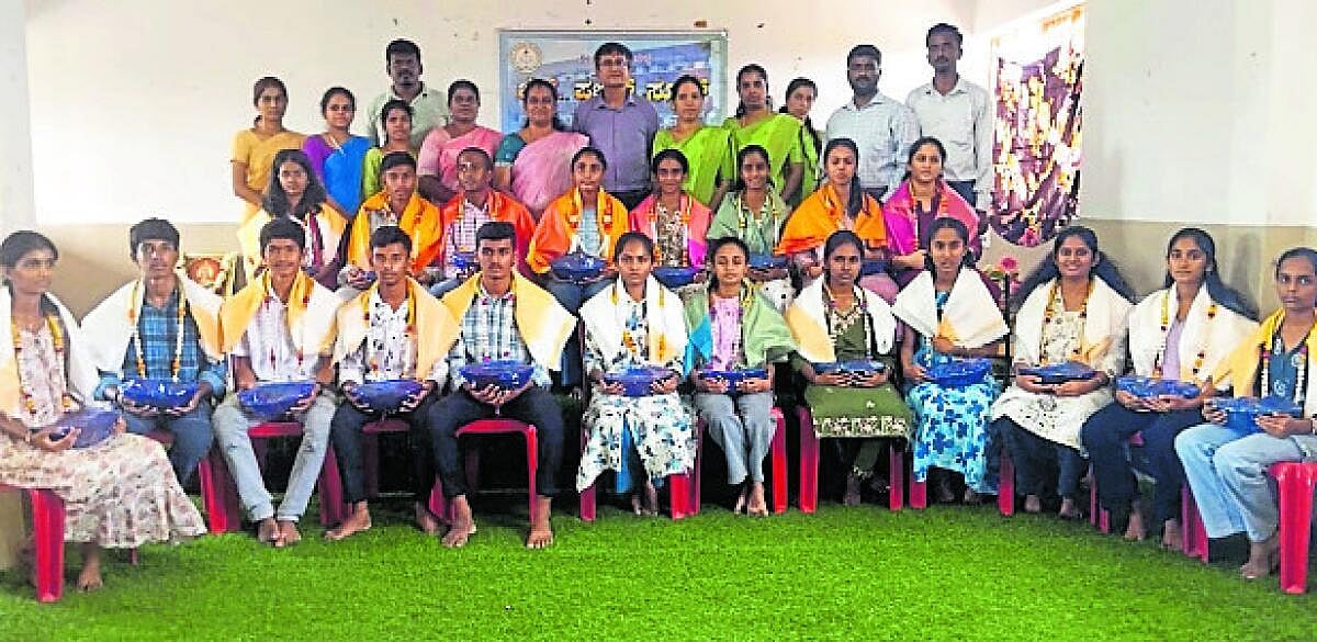 ಜೆ.ಜೆ.ಪಬ್ಲಿಕ್ ಸ್ಕೂಲ್: ವಿದ್ಯಾರ್ಥಿಗಳಿಗೆ ಸನ್ಮಾನ