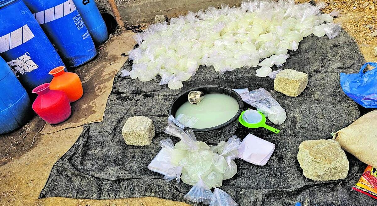 1000 ಲೀಟರ್ ಸೇಂದಿ ಜಪ್ತಿ