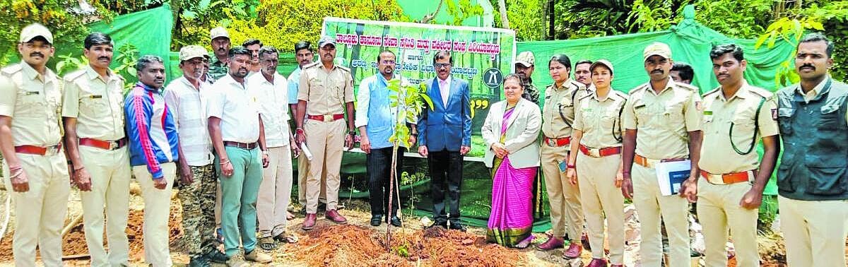‘ಭೂಮಿಯ ರಕ್ಷಣೆ ಎಲ್ಲರ ಹೊಣೆ’