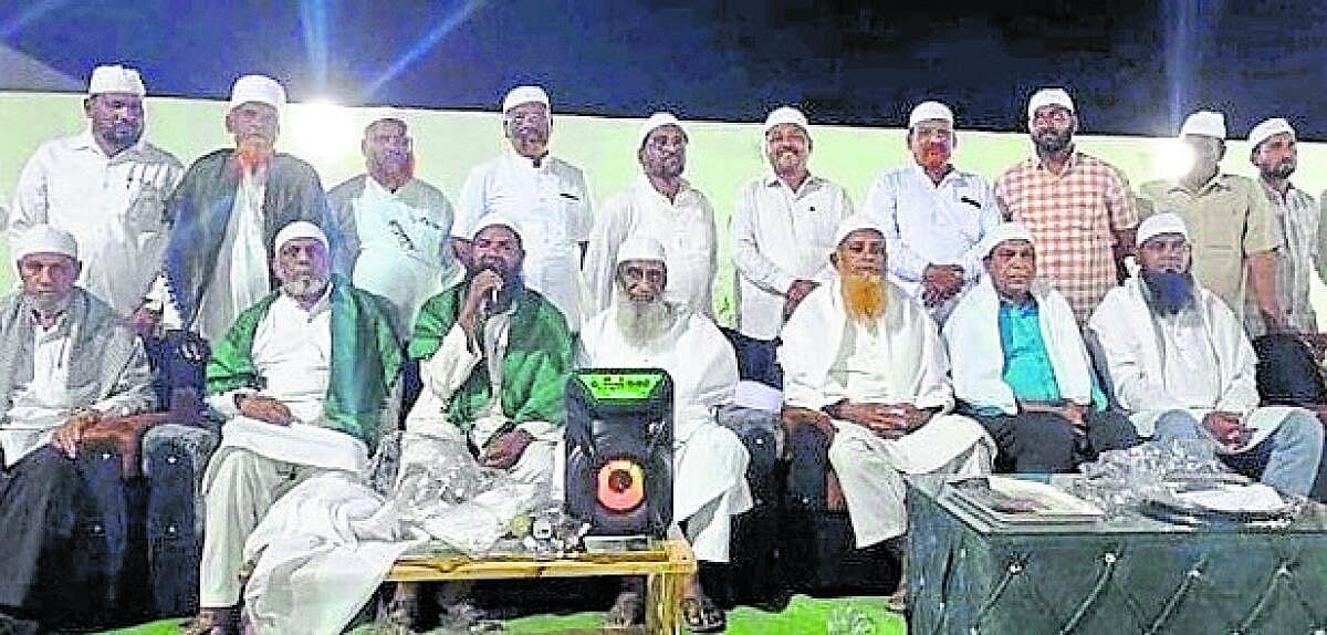 ದೇವರಹಿಪ್ಪರಗಿ: ಹಜ್ ಯಾತ್ರಿಕರಿಗೆ ಸನ್ಮಾನ