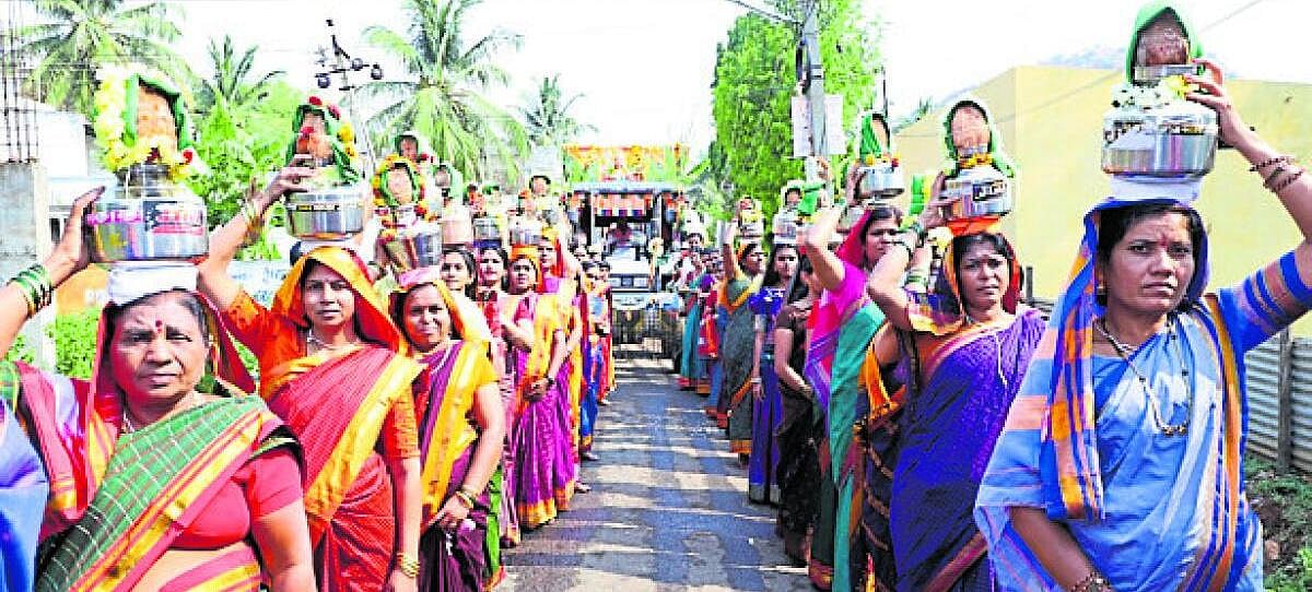 ಸರಸ್ವತಿದೇವಿ ಮೆರವಣಿಗೆ ಸಂಭ್ರಮ