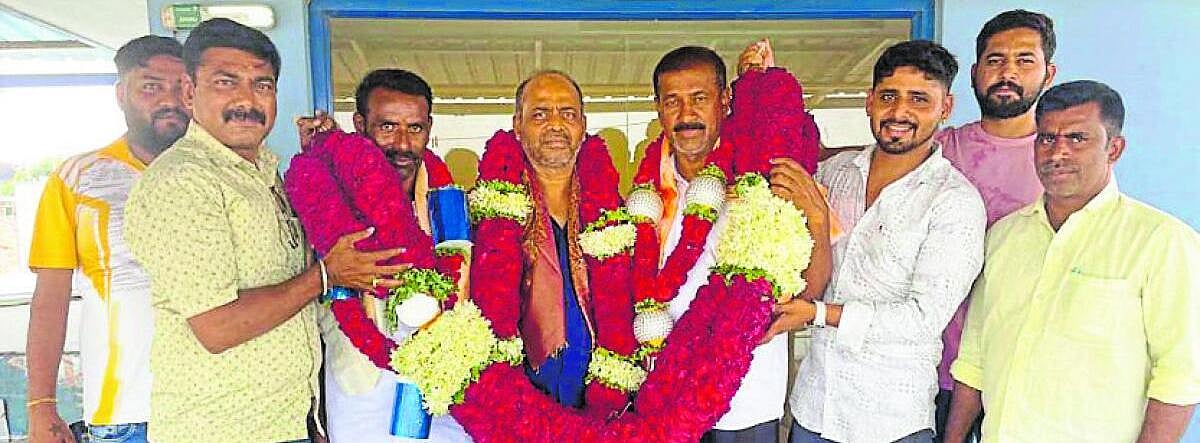 ‘ರೈತರು ಸಹಕಾರ ಕ್ಷೇತ್ರದ ಬಲವರ್ಧನೆಗೆ ಶ್ರಮಿಸಿ’