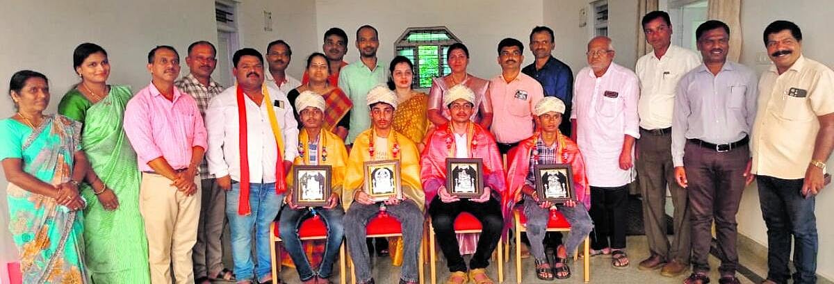 ಹೆಚ್ಚು ಅಂಕ ಪಡೆದ ವಿದ್ಯಾರ್ಥಿಗಳಿಗೆ ಸನ್ಮಾನ