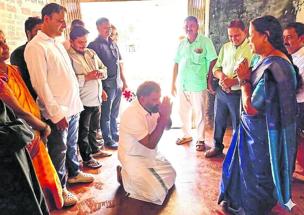 ಶಿಕ್ಷಕಿ ಕಾಲಿಗೆರಗಿದ ಶಾಸಕ