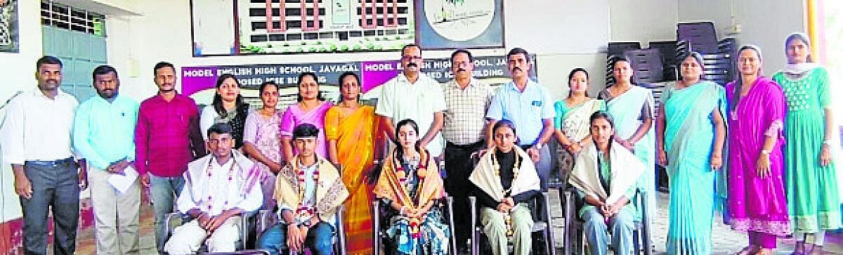 ಜಾವಗಲ್: ಮಾಡೆಲ್ ಆಂಗ್ಲ ಪ್ರೌಢಶಾಲೆಗೆ ಶೇ 100 ಫಲಿತಾಂಶ