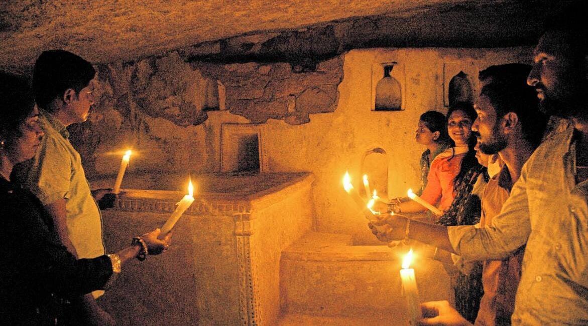 ಮೇಣದಬತ್ತಿ ಬೆಳಕಲ್ಲಿ ಇತಿಹಾಸ ದರ್ಶನ